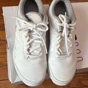 White Nike sneakers light weight worn 1 time just like New size 9